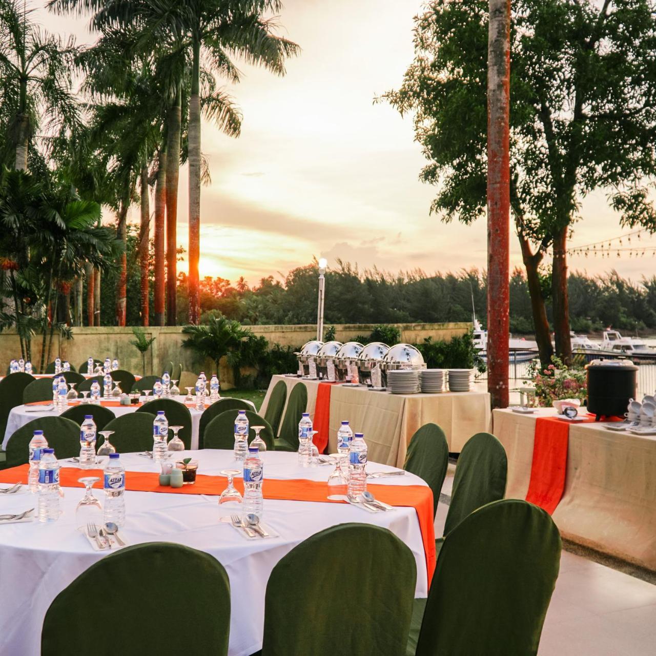 Harris Resort Batam Waterfront Sekupang Exteriér fotografie